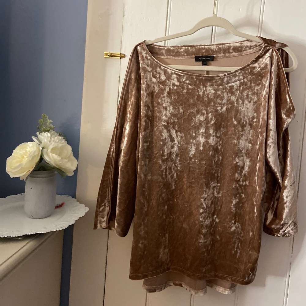 Cold shoulder velvet blouse! NWT XXL